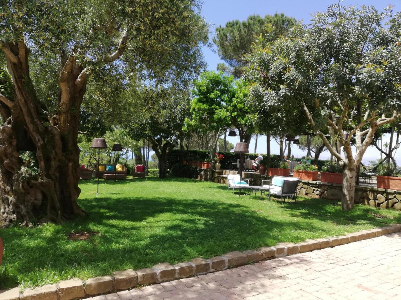 Hotel Oasi Olimpia Relais SantʼAgata sui Due Golfi Exterior foto